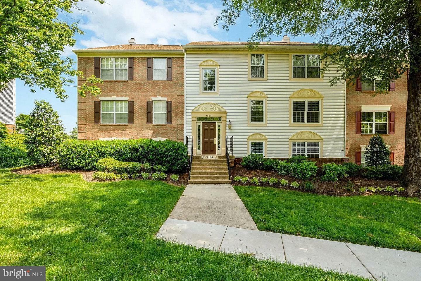 Property Photo: 12106 Green Leaf Court 102 VA 22033