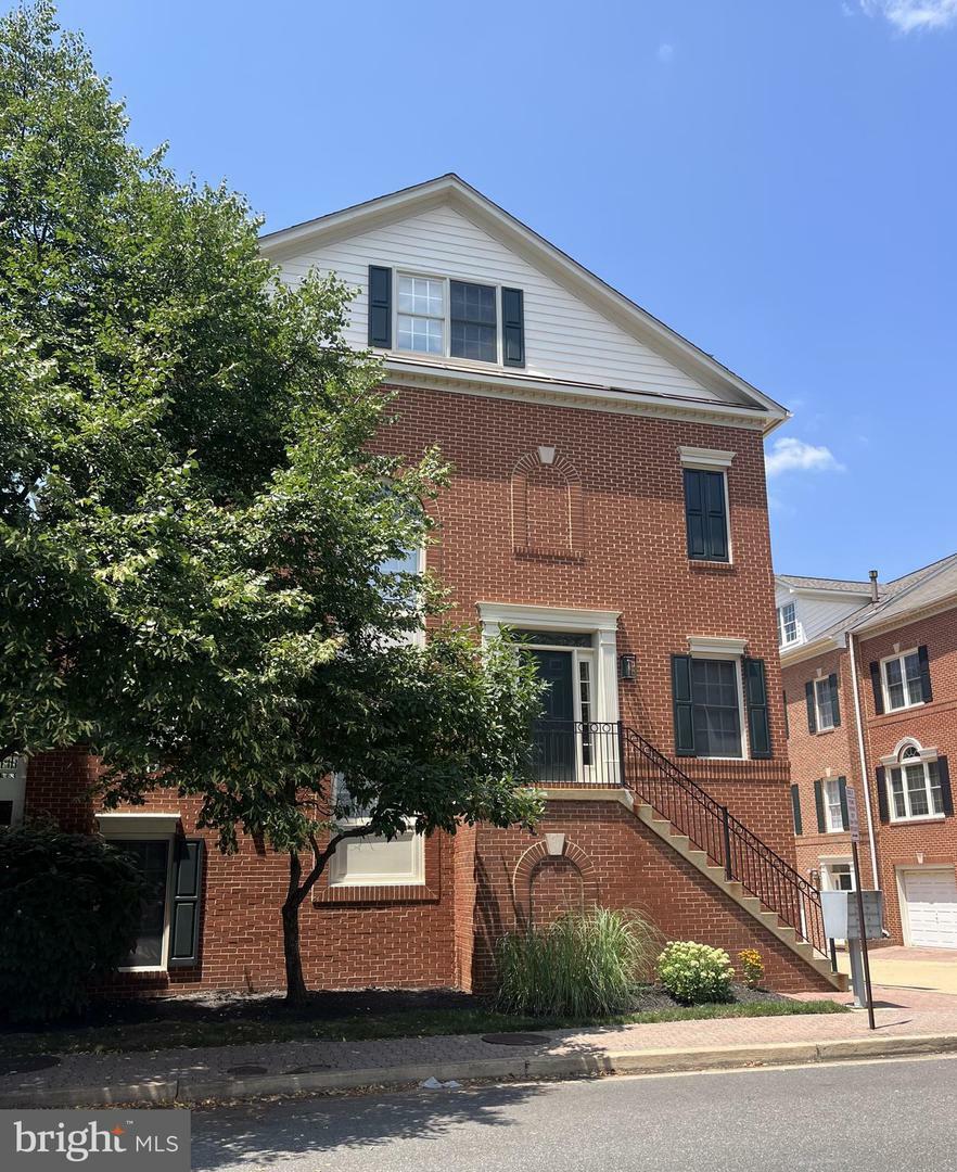 Property Photo: 1158 N Vernon Street VA 22201