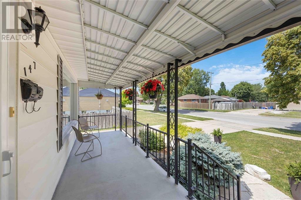 Property Photo:  147 Lansdowne Avenue North  ON N7S 2P4 