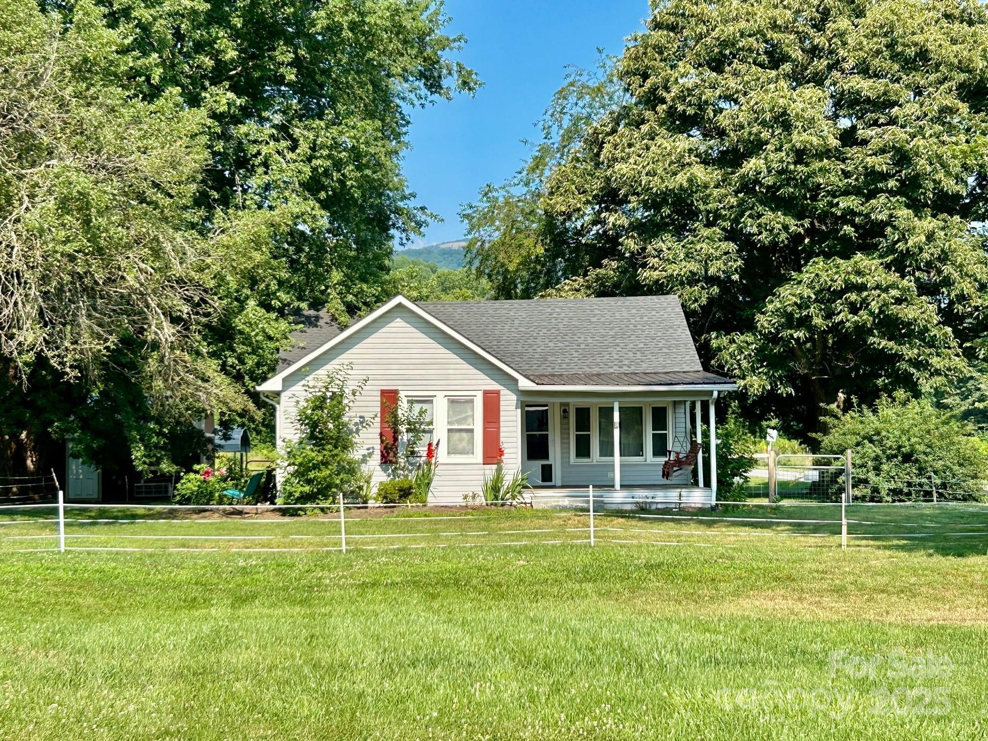 Property Photo: 39 Hemphill Road NC 28785