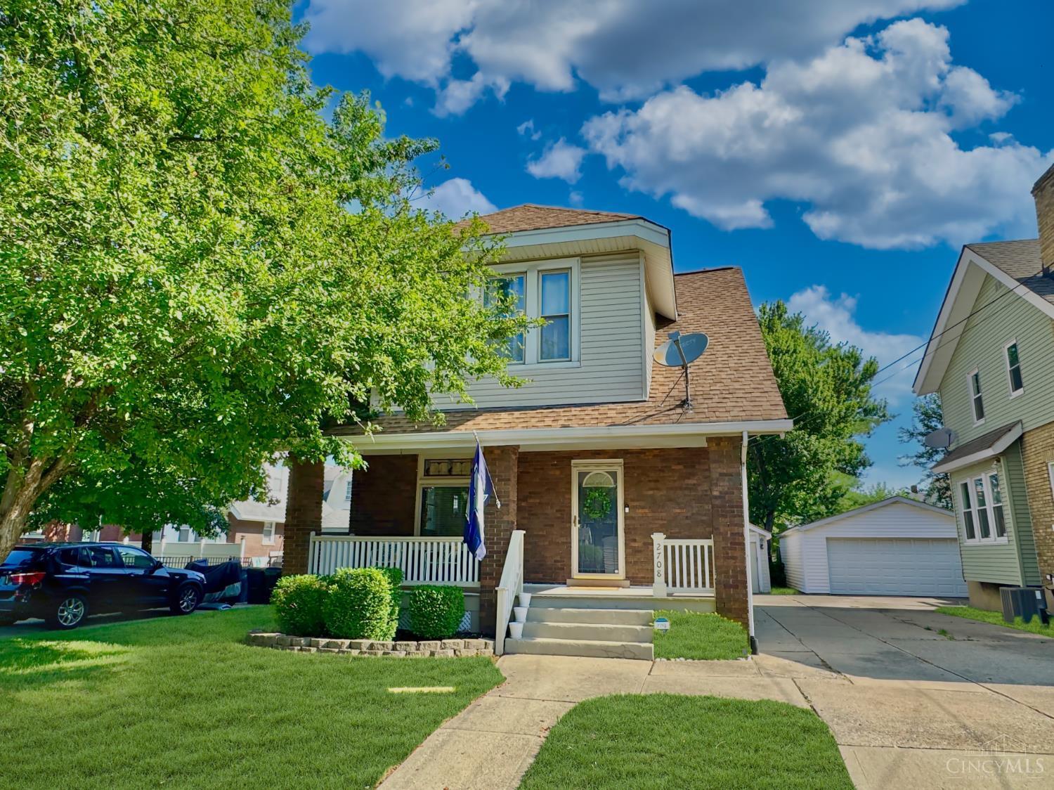 Property Photo: 2708 Shanmoor Avenue OH 45212