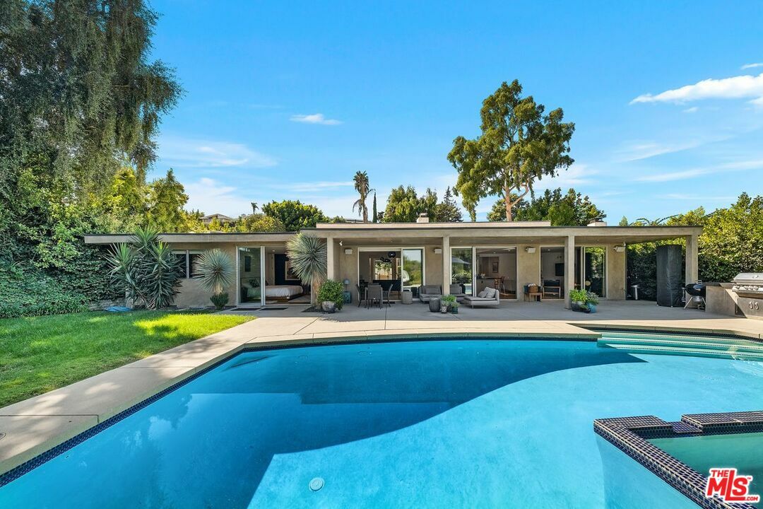 Property Photo: 3112 Corda Dr CA 90049