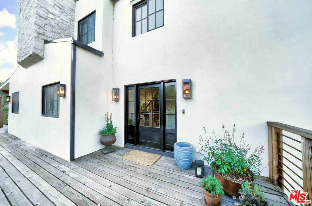 Property Photo: 2310 Laguna Circle Dr CA 91301