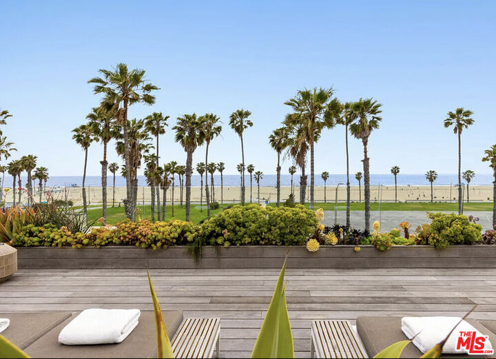 120 Hart Ave  Santa Monica CA 90405 photo