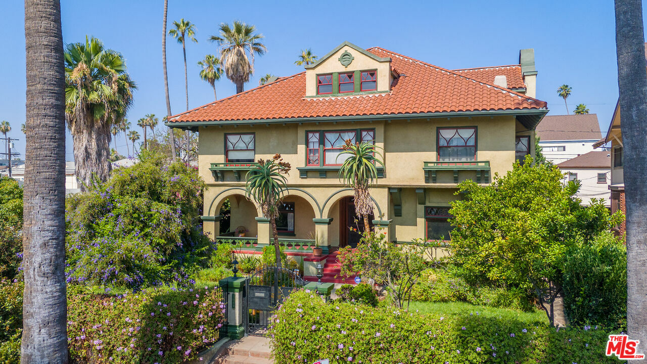 Property Photo: 1049 Elden Ave CA 90006