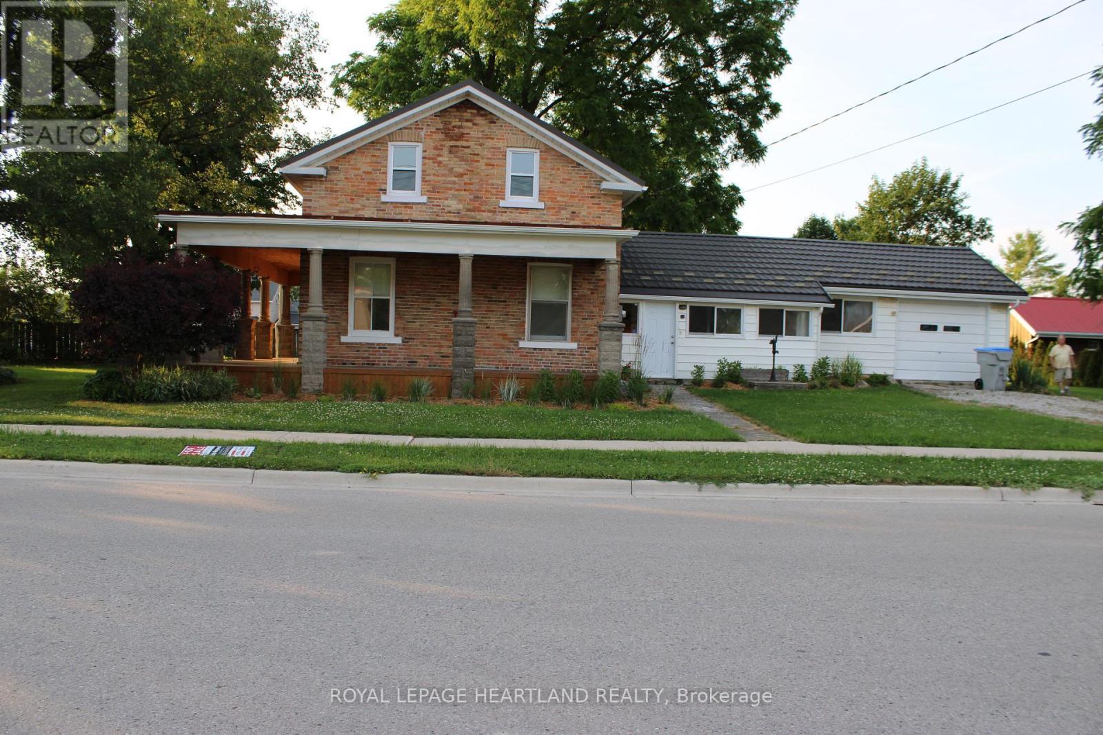 Property Photo: 18 Simcoe Street ON N0M 1S1
