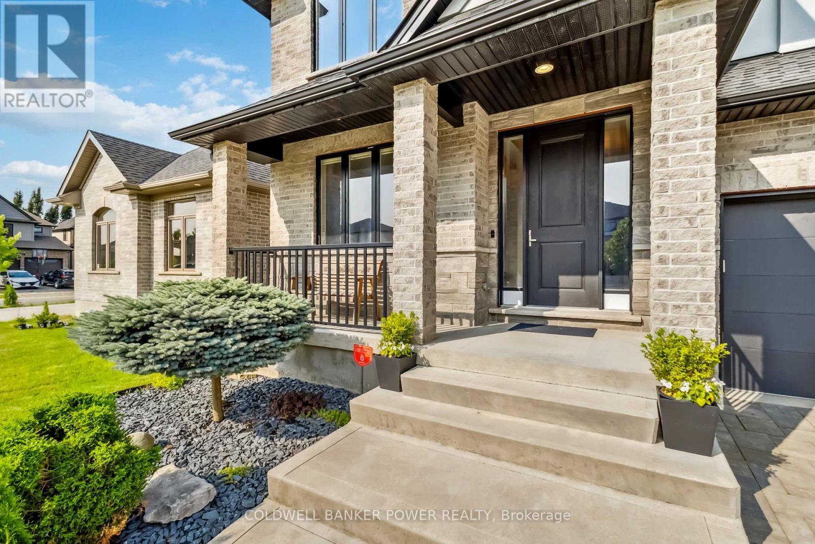 Property Photo: 1090 Eagletrace Drive ON N6G 0S4