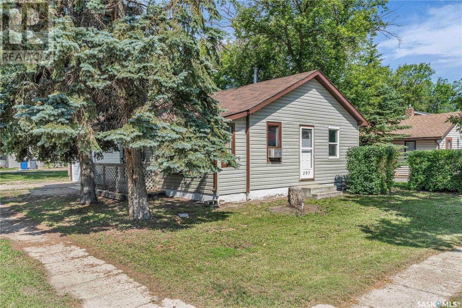 Property Photo: 207 3rd Street SK S0K 1E0