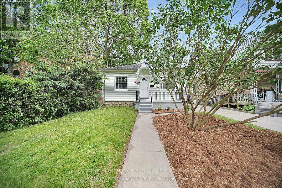 Property Photo: 427 Grey Street ON N6B 1H1
