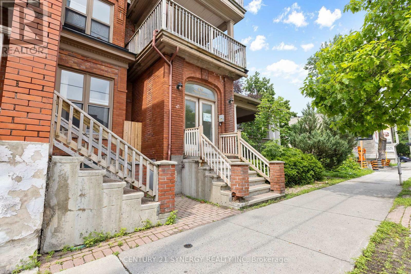 Property Photo: 450 Maclaren Street 6 ON K1R 5K6
