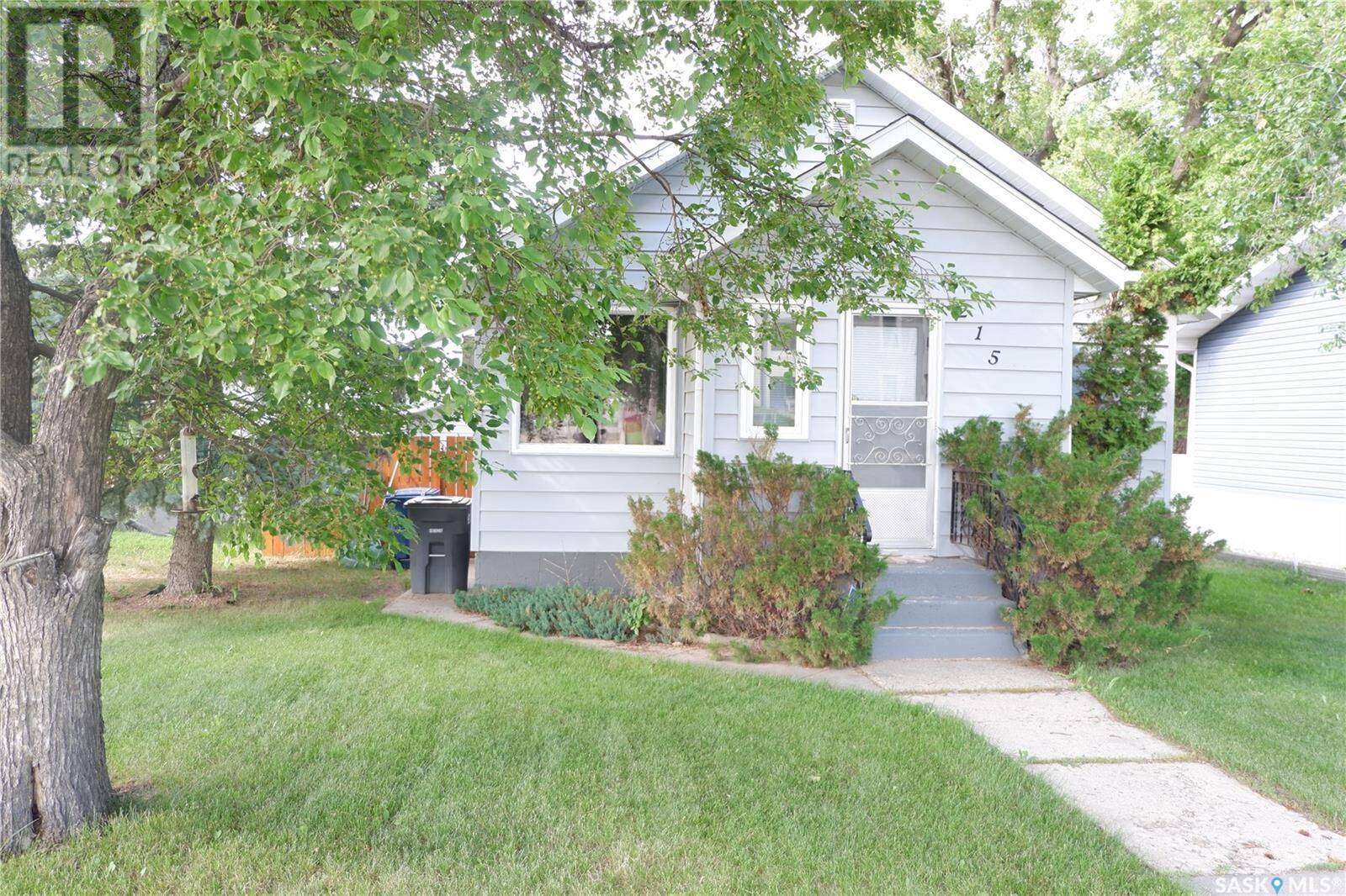 Property Photo: 215 4th Avenue E SK S0H 0B0