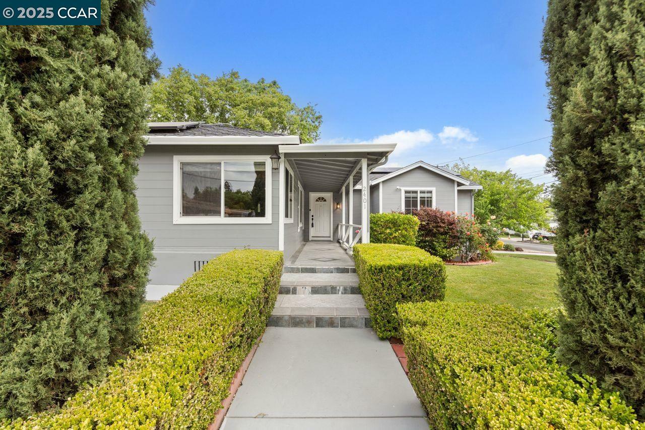 Property Photo: 2401 Casa Way CA 94597