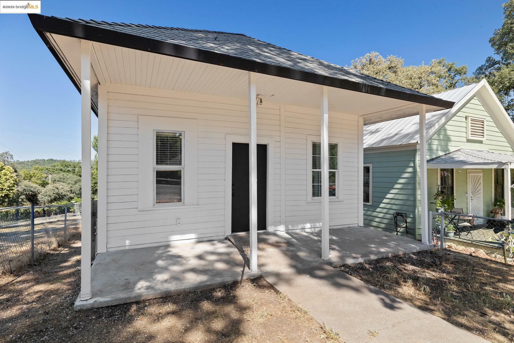 Property Photo: 18500 Madrone St CA 95379