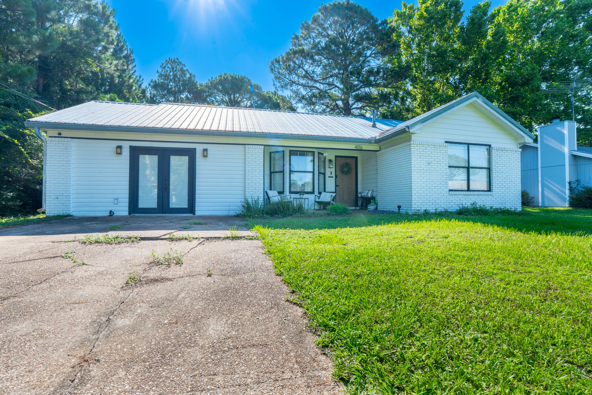 Property Photo: 406 Rosewood Avenue FL 32569