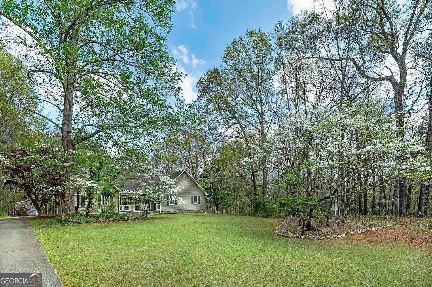 Property Photo: 195 Creekside Way GA 30252