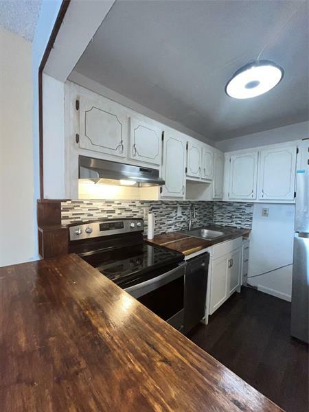 Property Photo: 9141 Sunrise Lakes Blvd 115 FL 33322