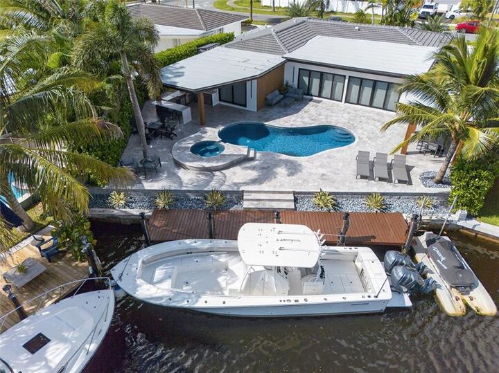 Property Photo:  160 SE 3rd Ct  FL 33060 