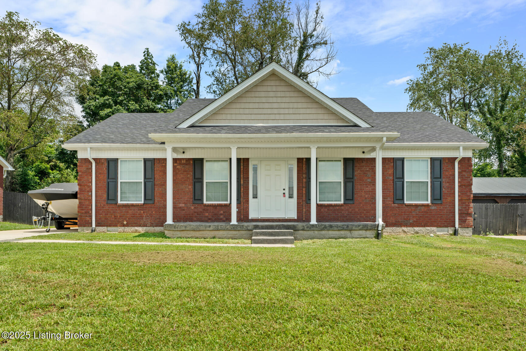 Property Photo: 112 Shallow Springs Ct KY 40004