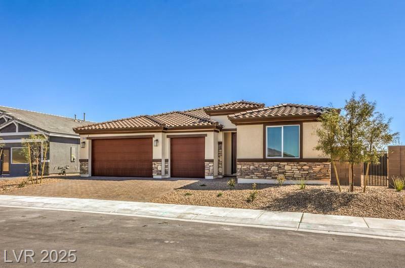 Property Photo: 1408 Eva Creek Drive 27 NV 89084