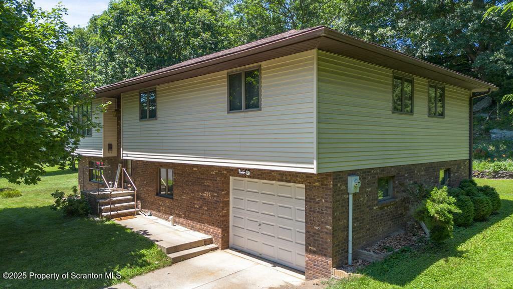 Property Photo: 1103 Quarry Road PA 18518