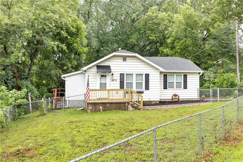 Property Photo:  3815 E Ayrlawn Drive  MO 64503 