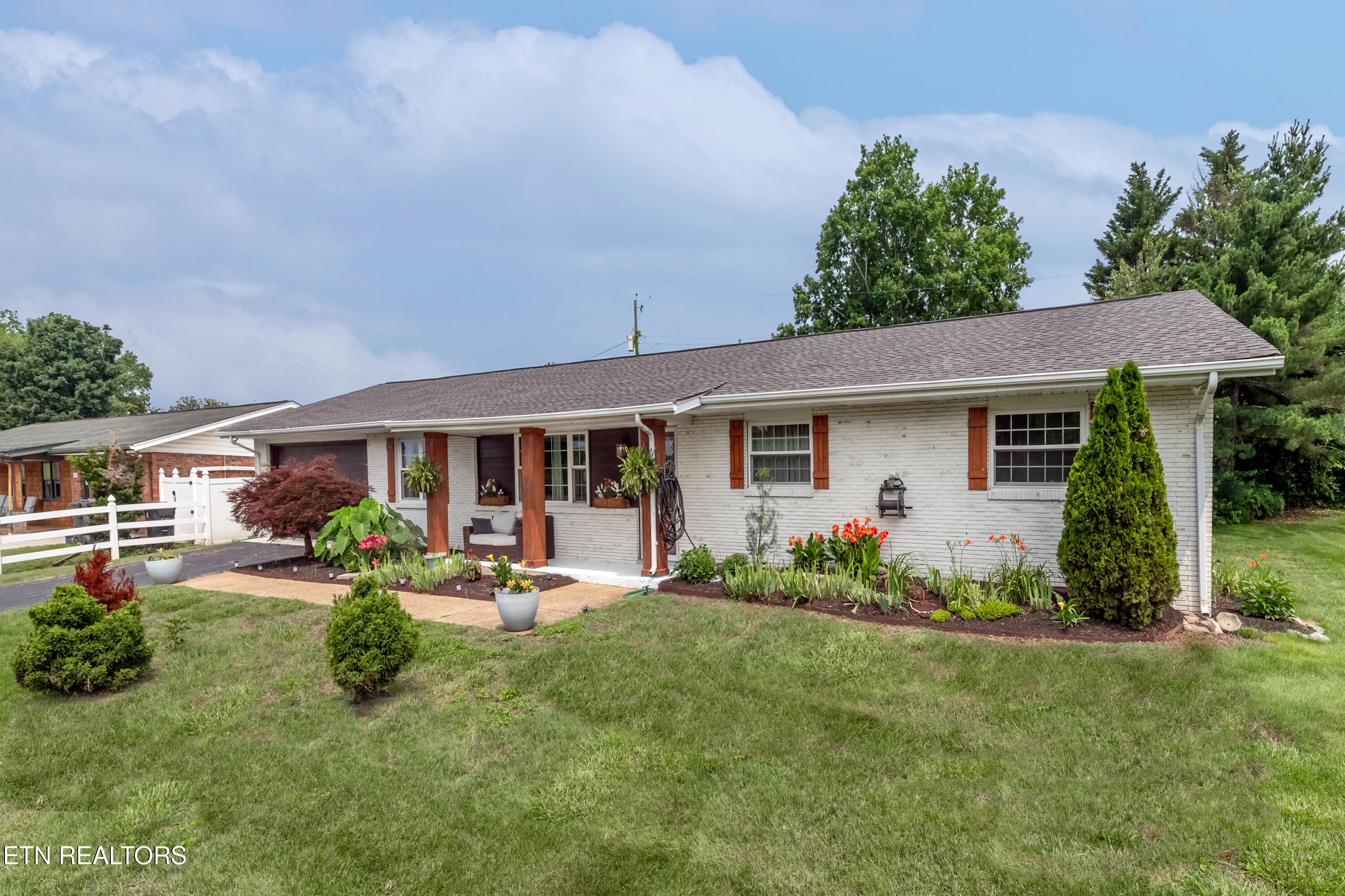 Property Photo: 7909 Livingston Drive TN 37919