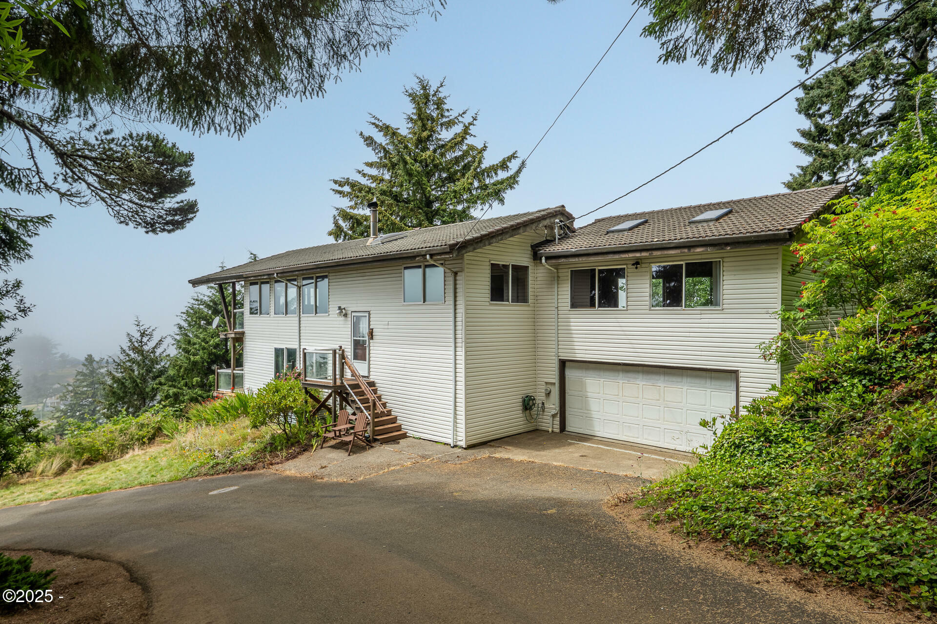 Property Photo: 340 NE Vista Terrace Avenue OR 97341
