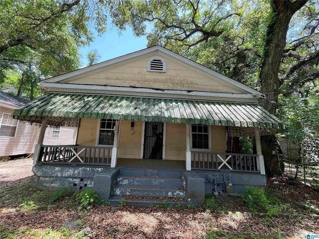 Property Photo: 557 Marine Street AL 36604