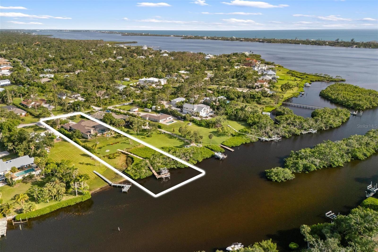 Property Photo: 1415 Bayshore Drive FL 34223