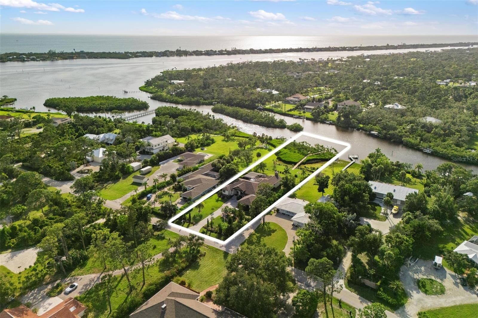 Property Photo: 1415 Bayshore Drive FL 34223