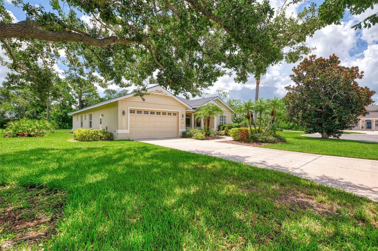 Property Photo: 6644 Butlers Crest Drive FL 34203
