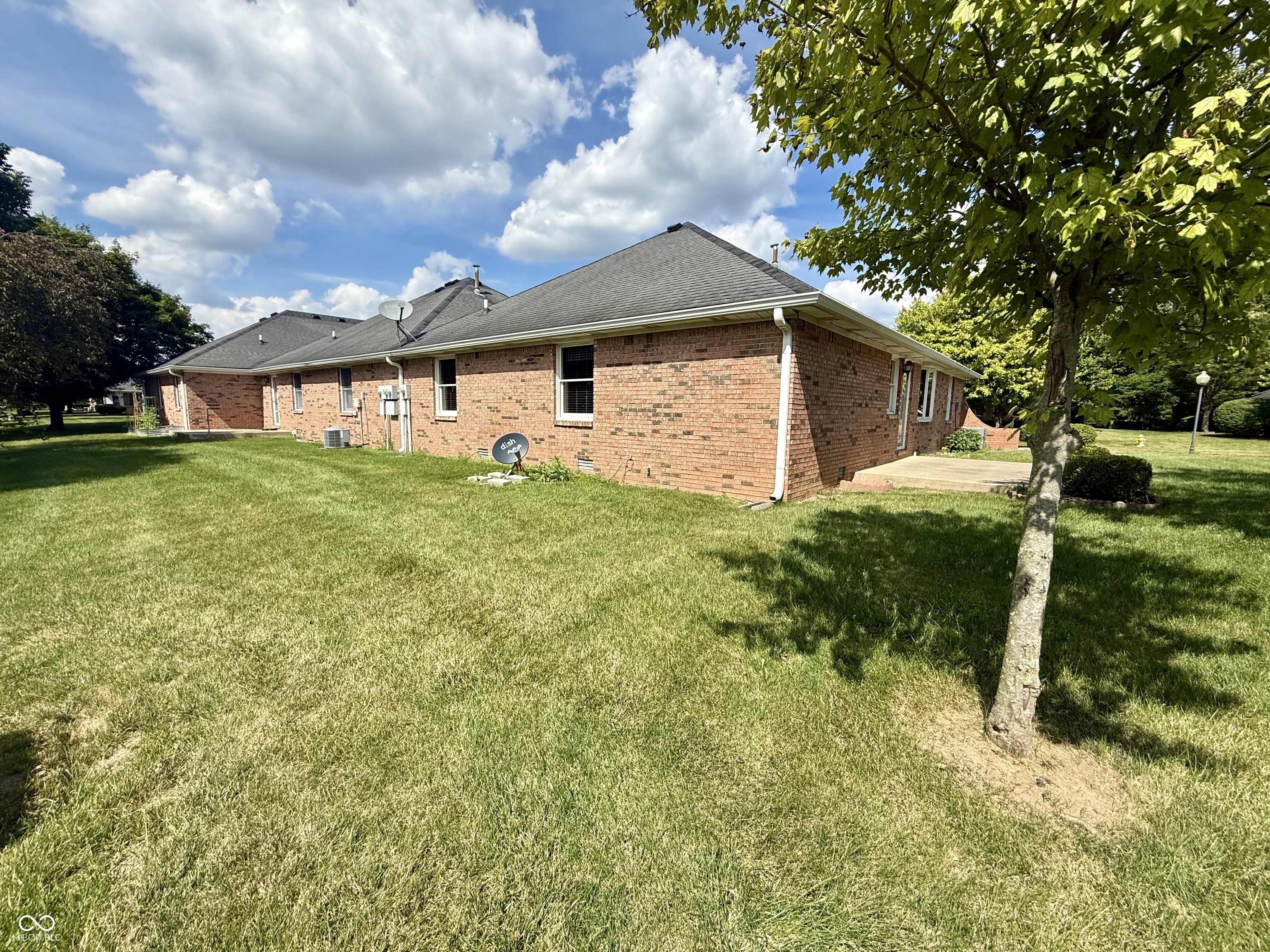 Property Photo: 1390 Holiday Lane E IN 46112