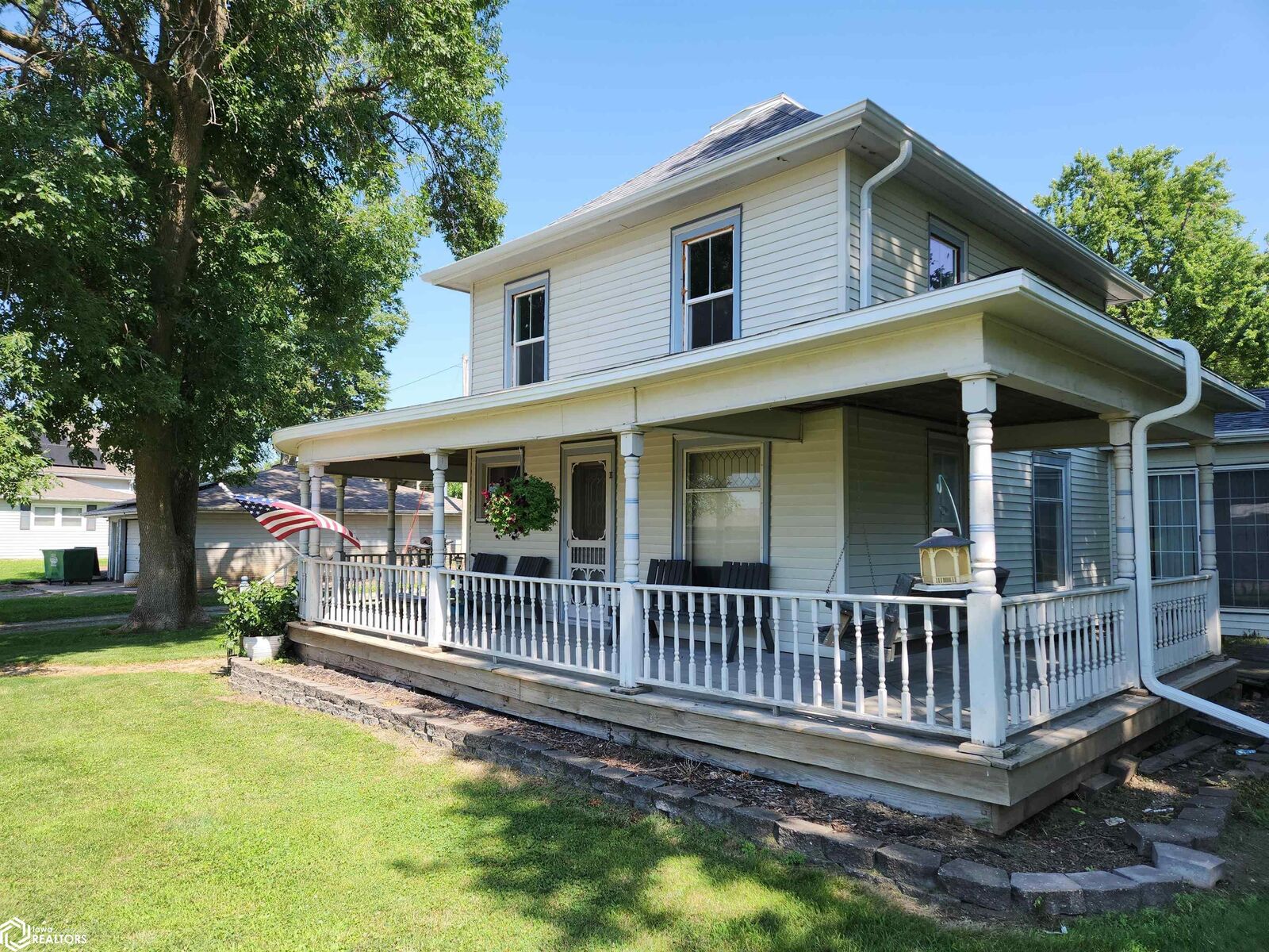 Property Photo:  304 3rd Street  IA 50242 