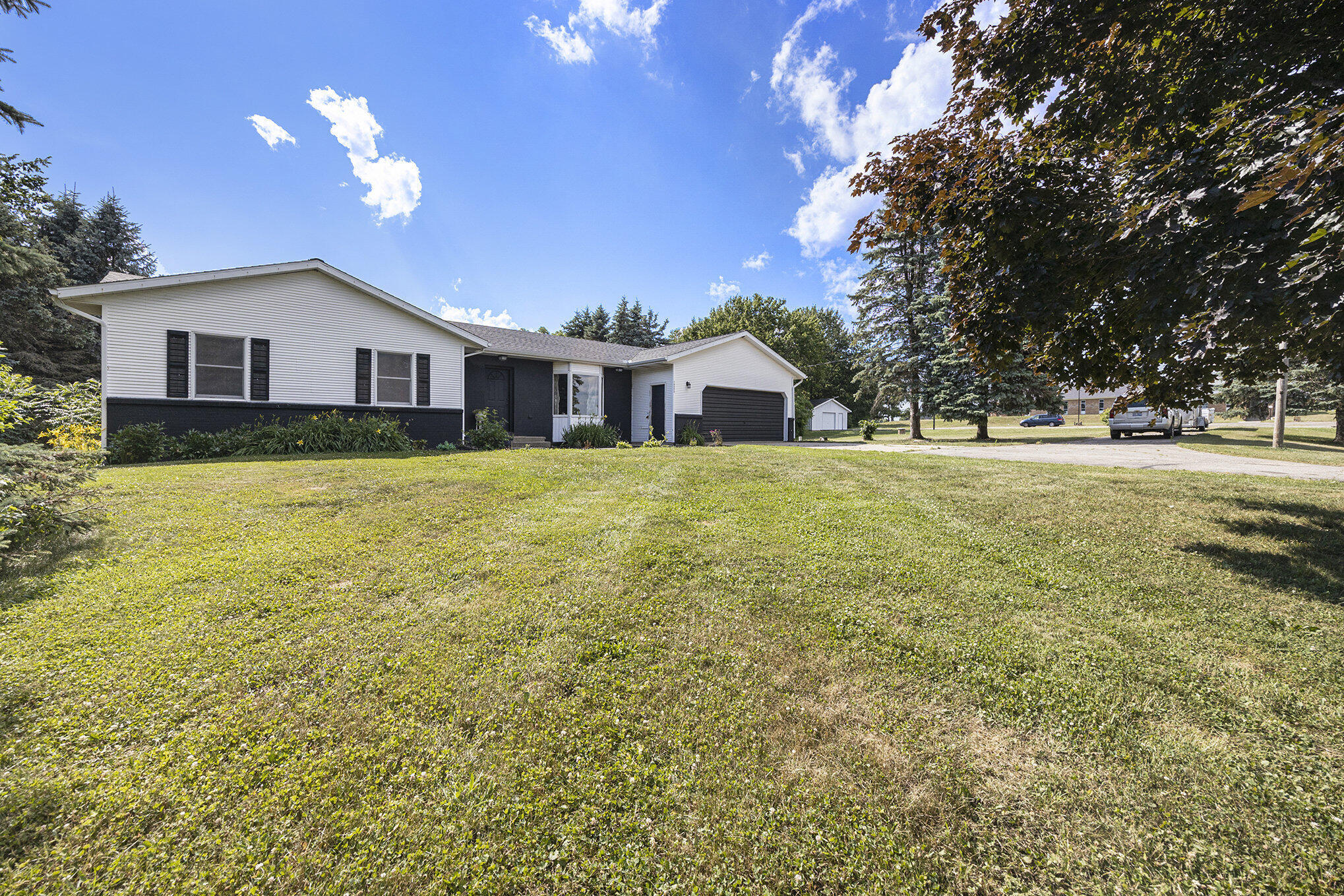Property Photo: 14555 Fruit Ridge Avenue MI 49330
