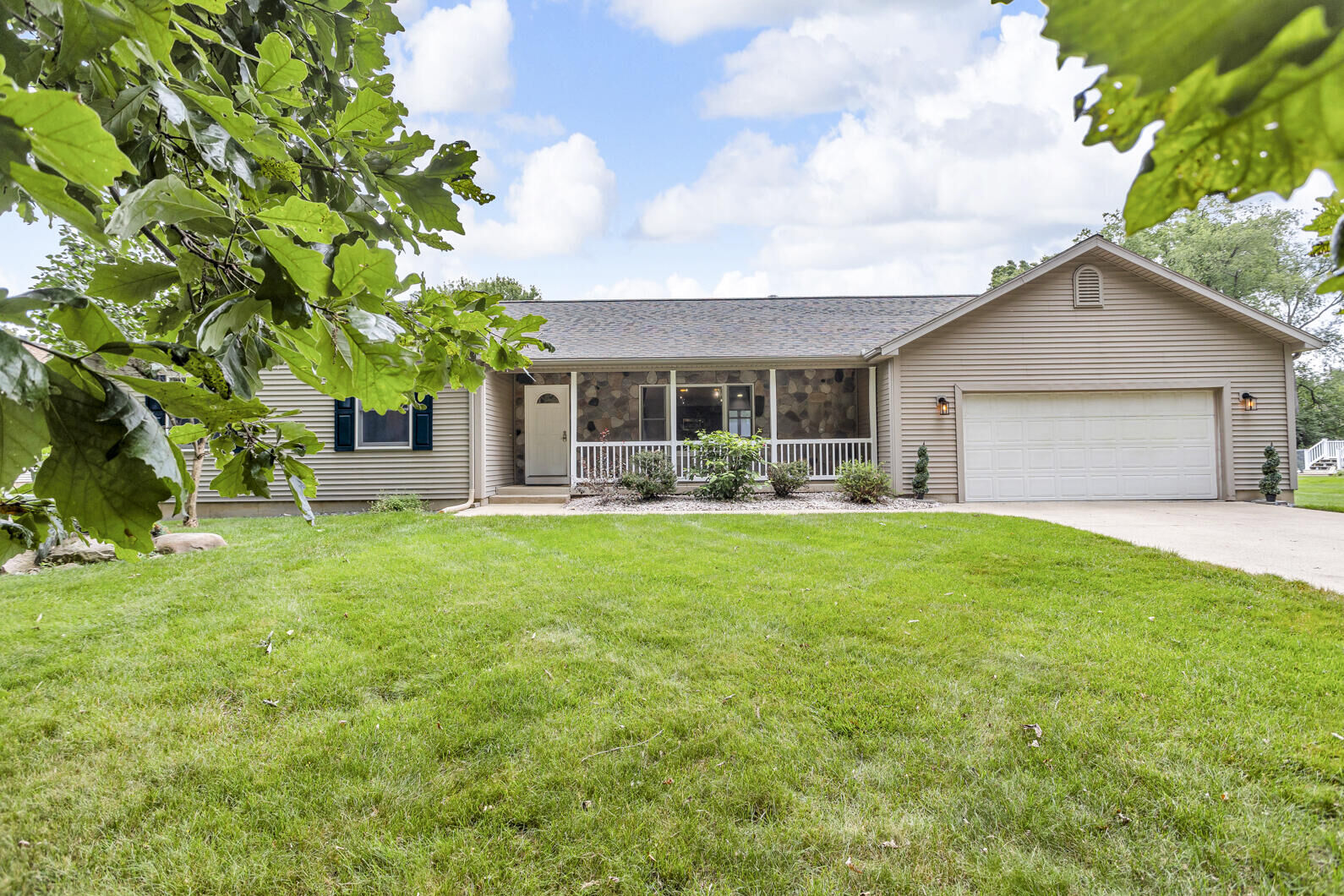 Property Photo:  1615 Bunting Road  MI 49201 