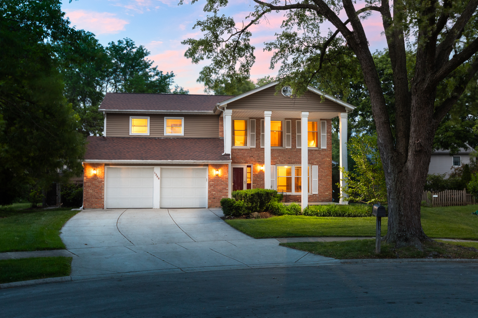 Property Photo:  1386 Old Dominion Court  IL 60540 