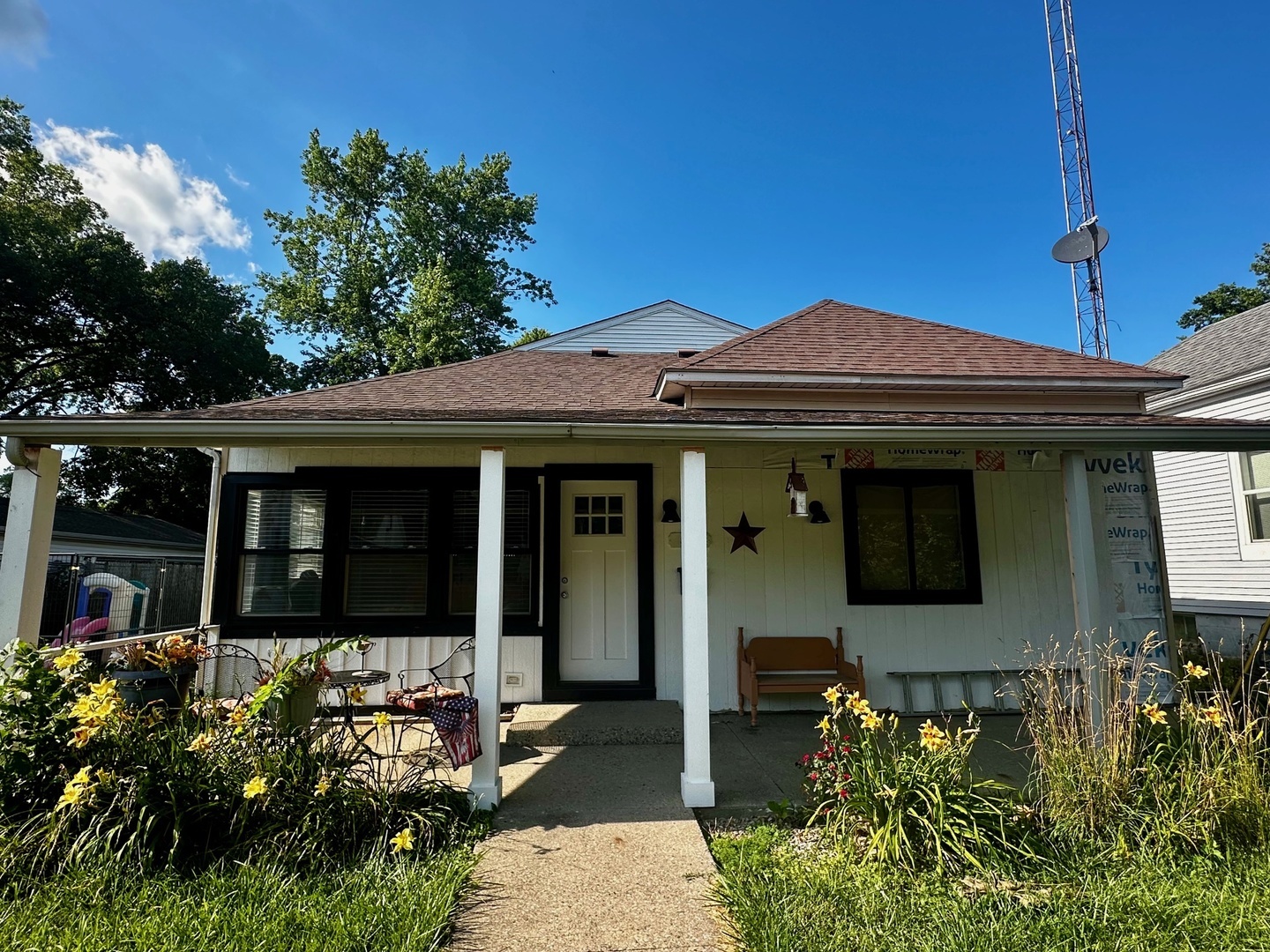 415 W Johnson Street  Clinton IL 61727 photo
