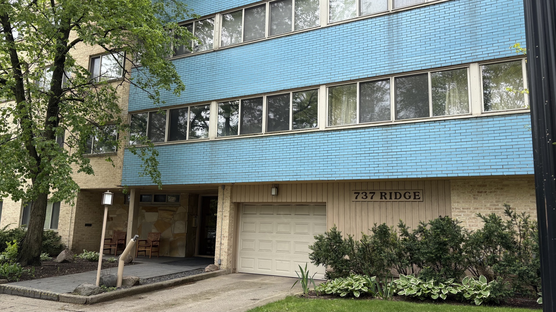 Property Photo: 737 Ridge Avenue 2E IL 60202