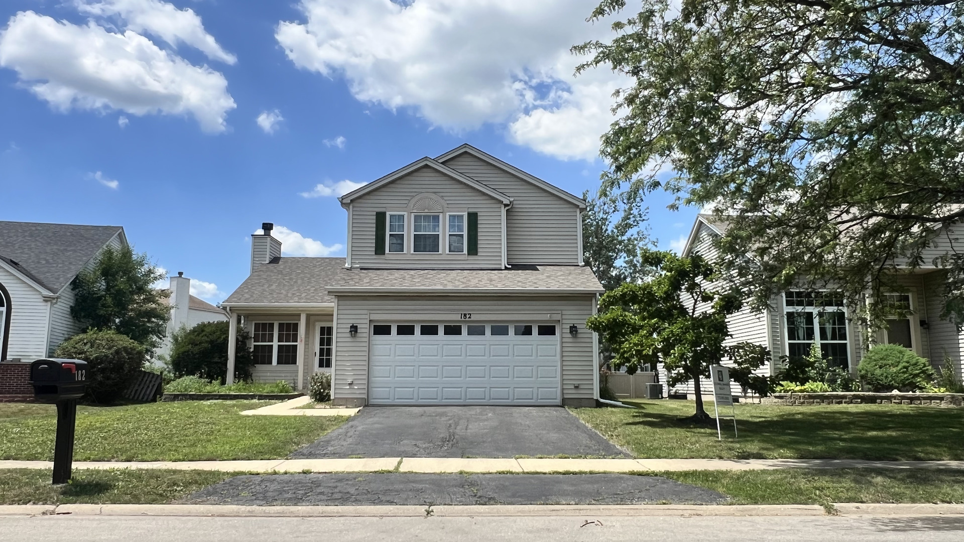 Property Photo: 182 Cherrywood Court IL 60446