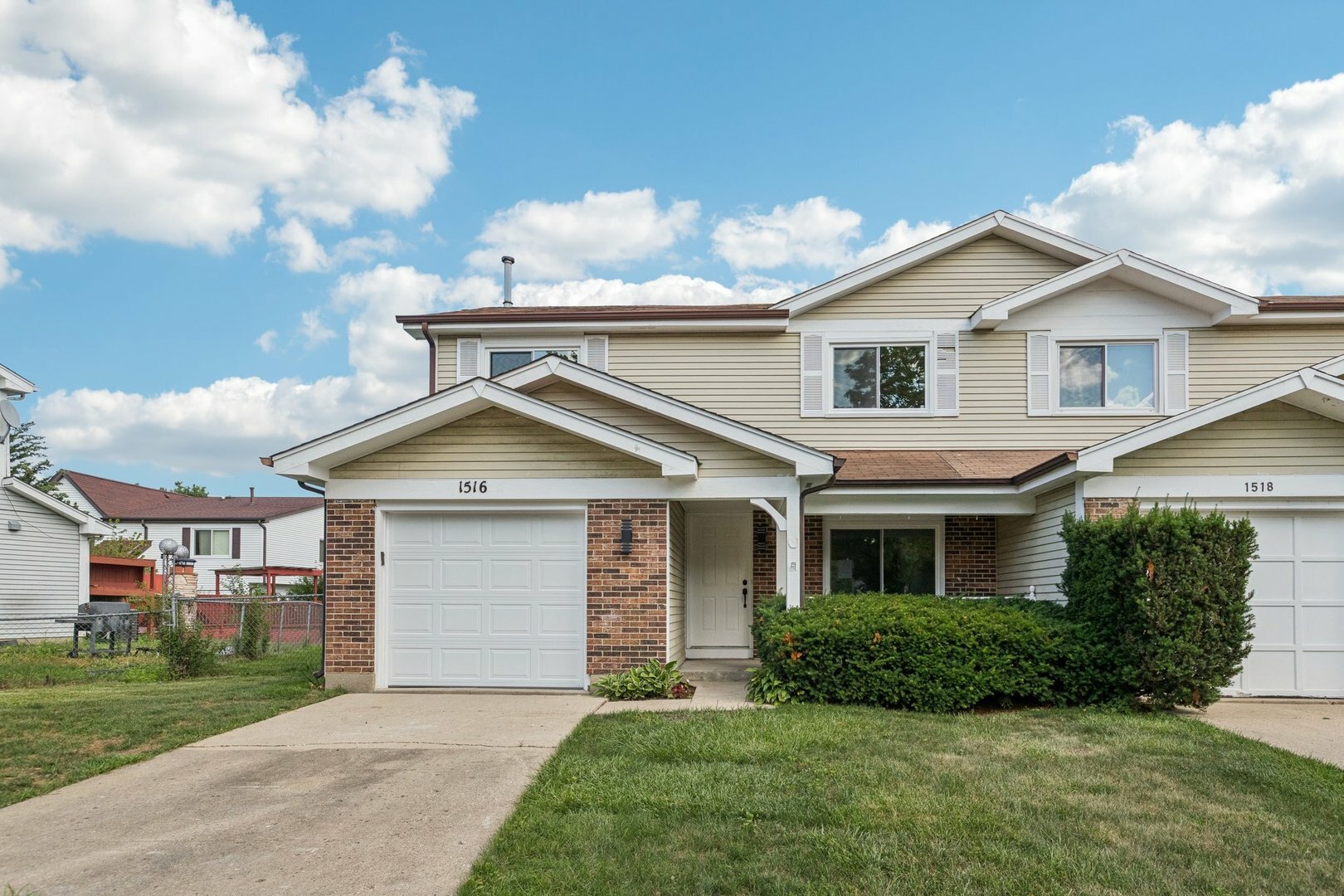 Property Photo: 1516 Laguna Court IL 60090