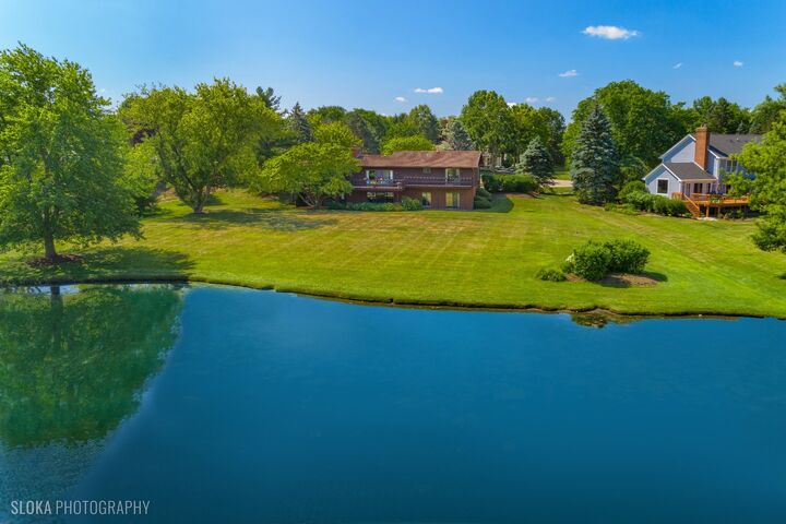 Property Photo: 104 Lois Lane IL 60010