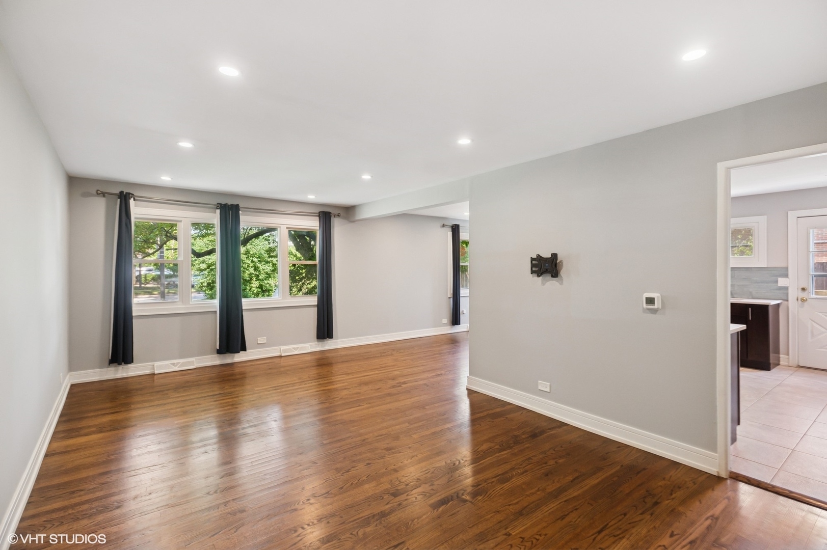 Property Photo:  2543 Crawford Avenue  IL 60201 