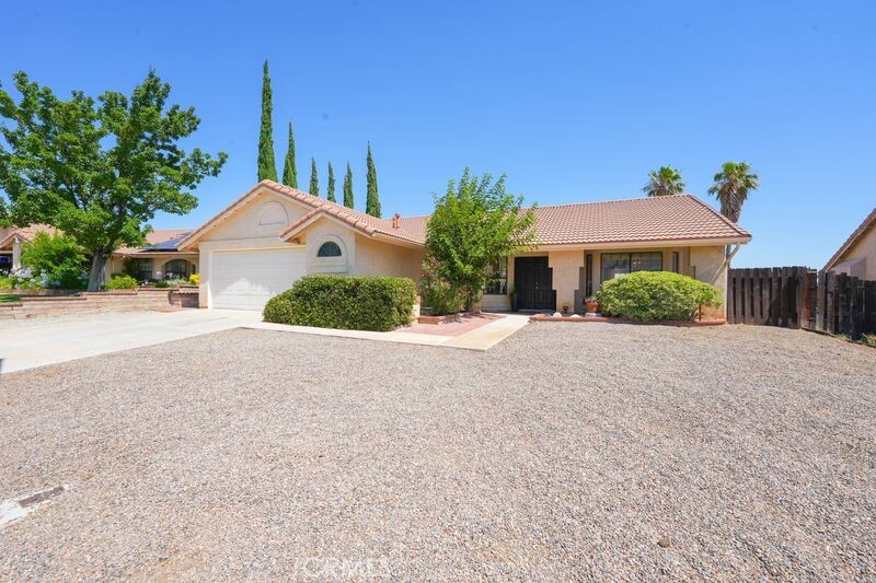 Property Photo:  4761 Avenida Vista Verde  CA 93551 