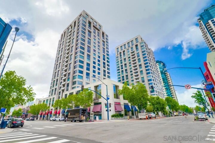 Property Photo:  645 Front St 2201  CA 92101 