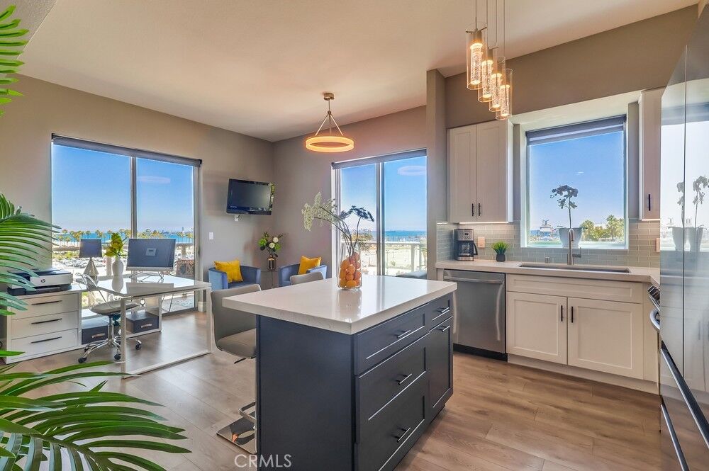 Property Photo: 488 E Ocean Boulevard 502 CA 90802