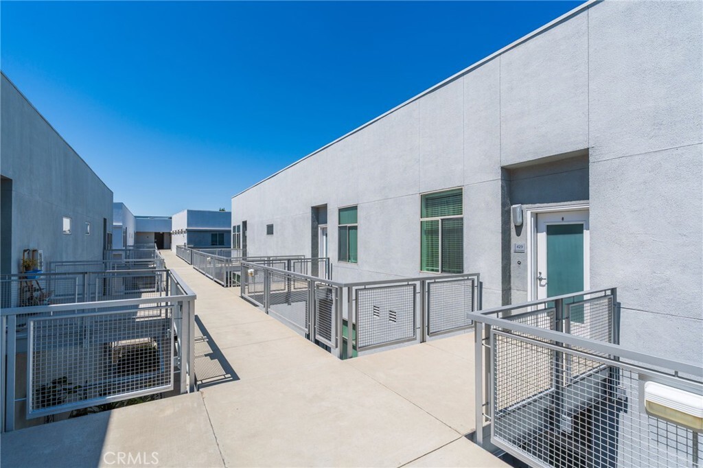 Property Photo: 435 W Center Street 429 CA 92805