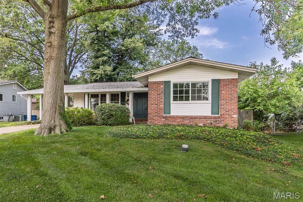 Property Photo: 12432 Glennoble Drive MO 63043