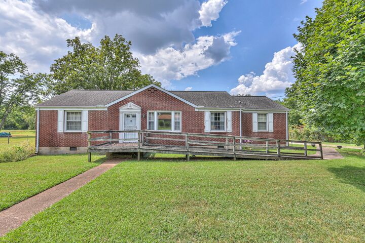 Property Photo: 3005 Hillhurst Dr TN 37207