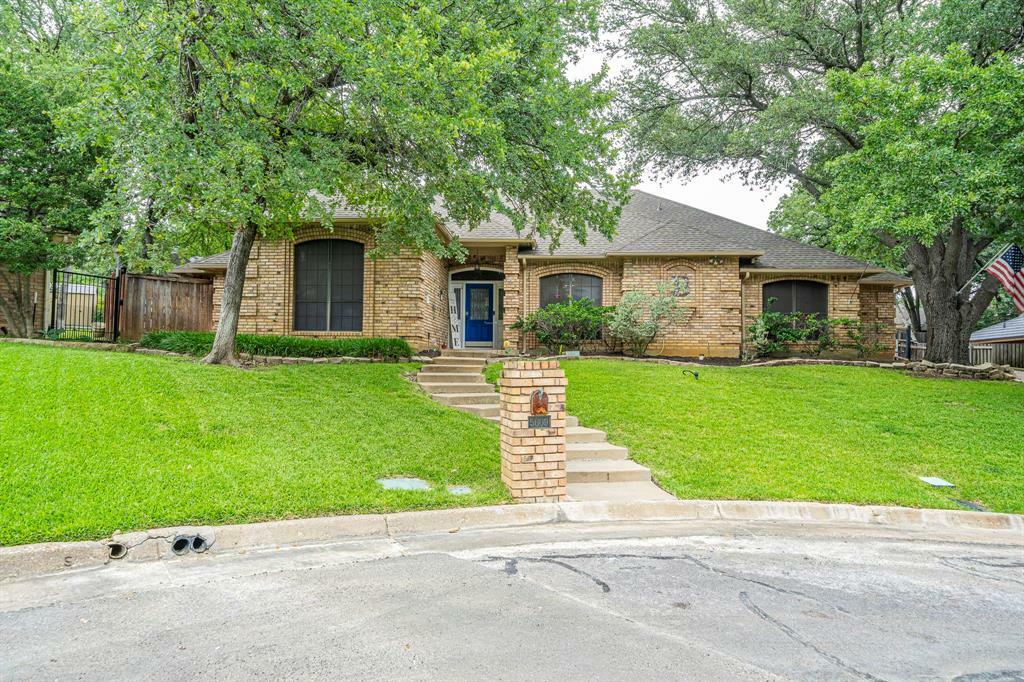 Property Photo: 5609 Euclid Drive TX 76013