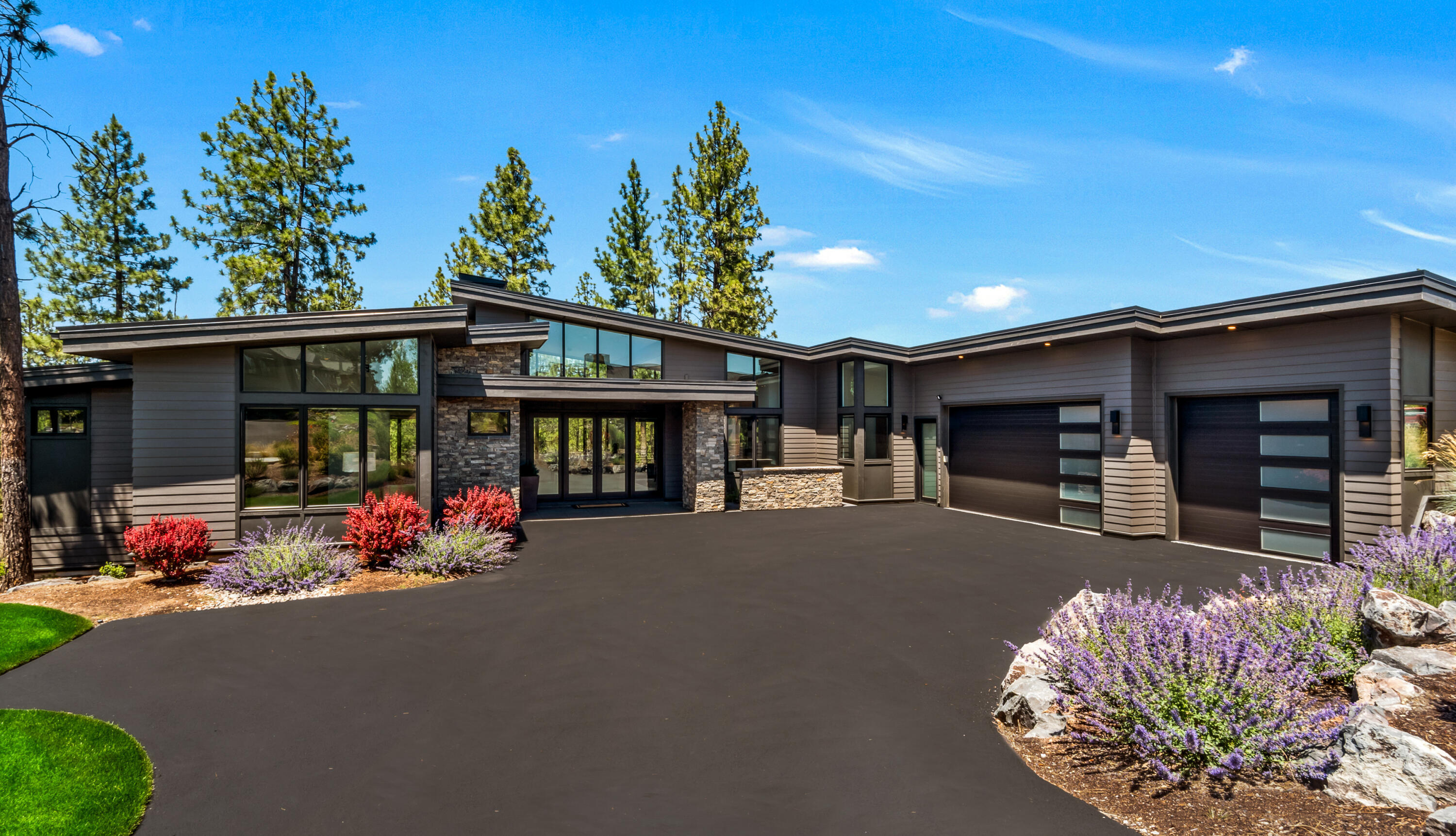 Property Photo: 61889 Hosmer Lake Drive OR 97702